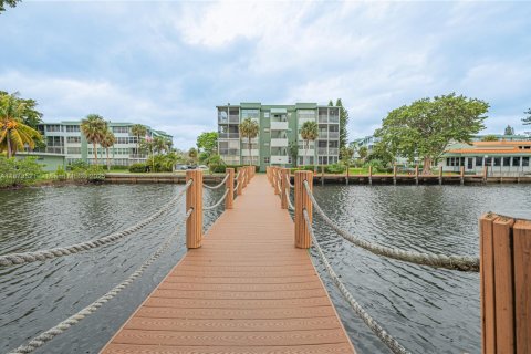 Condo in Hollywood, Florida, 2 bedrooms  № 1898111 - photo 30