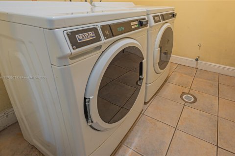 Condo in Hollywood, Florida, 2 bedrooms  № 1898111 - photo 28