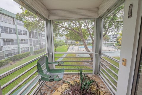 Condo in Hollywood, Florida, 2 bedrooms  № 1898111 - photo 8