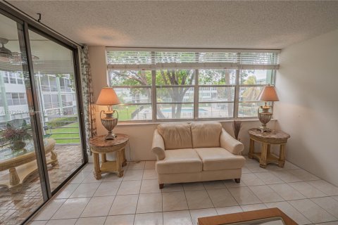 Condo in Hollywood, Florida, 2 bedrooms  № 1898111 - photo 15
