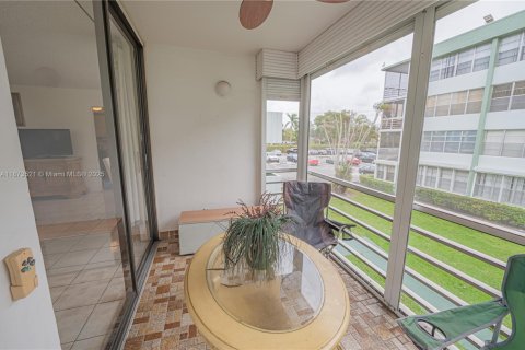Condo in Hollywood, Florida, 2 bedrooms  № 1898111 - photo 11