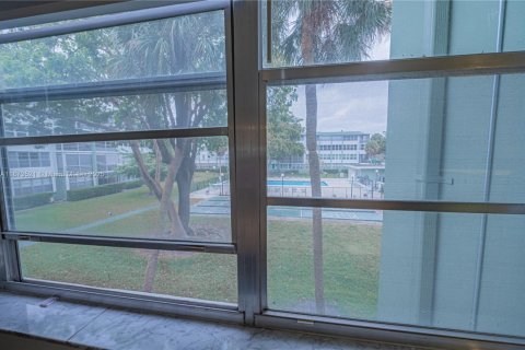 Condo in Hollywood, Florida, 2 bedrooms  № 1898111 - photo 22