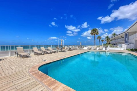Condo in Longboat Key, Florida, 3 rooms № 2373213 - photo 20