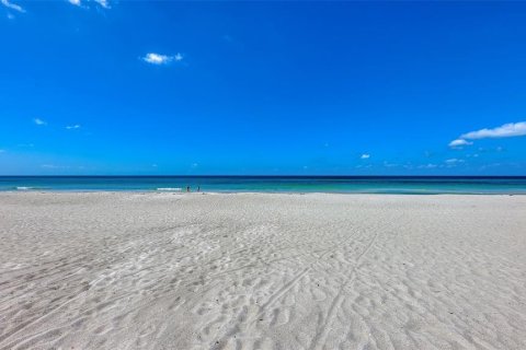Condo in Longboat Key, Florida, 3 rooms № 2373213 - photo 22