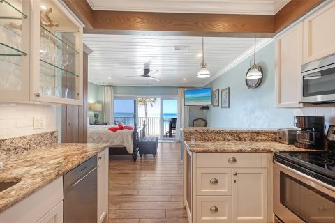 Condo in Longboat Key, Florida, 3 rooms № 2373213 - photo 3
