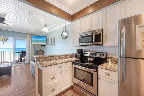 Condo in Longboat Key, Florida, 3 rooms № 2373213 - photo 4