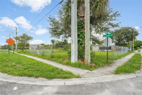 Propiedad comercial en venta en West Palm Beach, Florida № 1978158 - foto 16