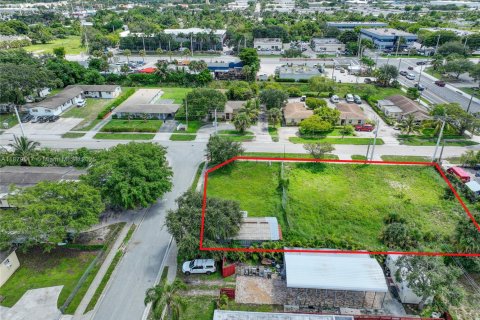 Propiedad comercial en venta en West Palm Beach, Florida № 1978158 - foto 13