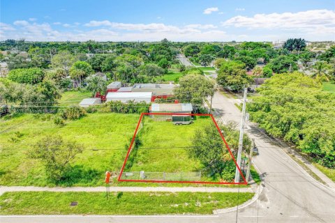 Propiedad comercial en venta en West Palm Beach, Florida № 1978158 - foto 19