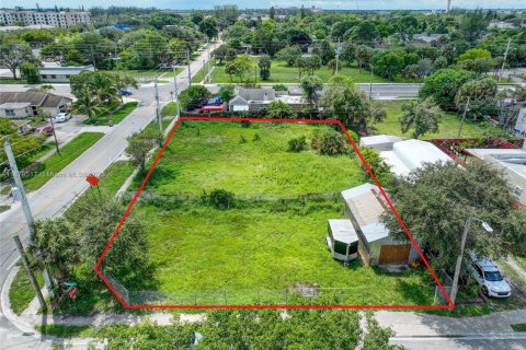 Propiedad comercial en venta en West Palm Beach, Florida № 1978158 - foto 10