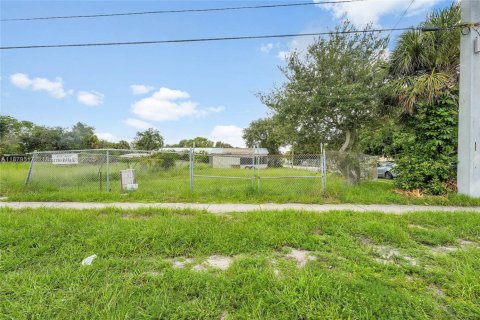 Propiedad comercial en venta en West Palm Beach, Florida № 1978158 - foto 15