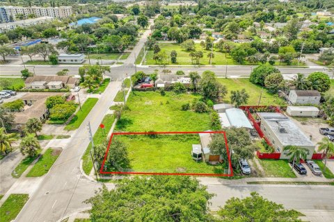 Propiedad comercial en venta en West Palm Beach, Florida № 1978158 - foto 7