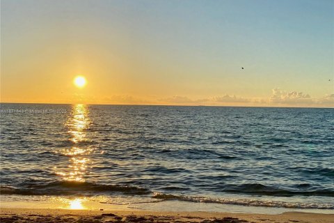 Condominio en venta en Aventura, Florida, 1 dormitorio, 68.84 m2 № 1897748 - foto 21