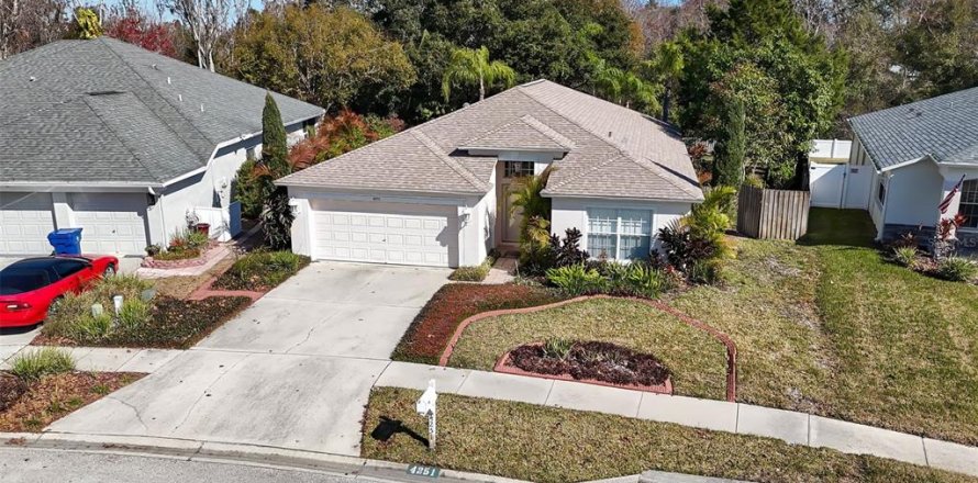 House in Land O' Lakes, Florida 4 bedrooms, 188.96 sq.m. № 1557686