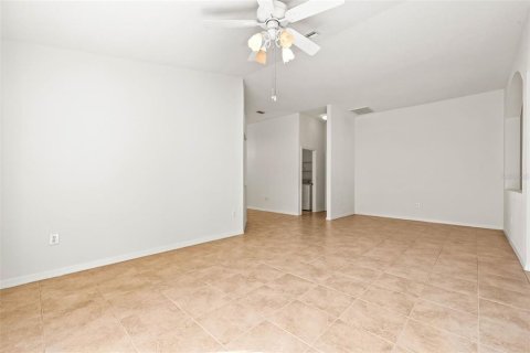 House in Land O' Lakes, Florida 4 bedrooms, 188.96 sq.m. № 1557686 - photo 16