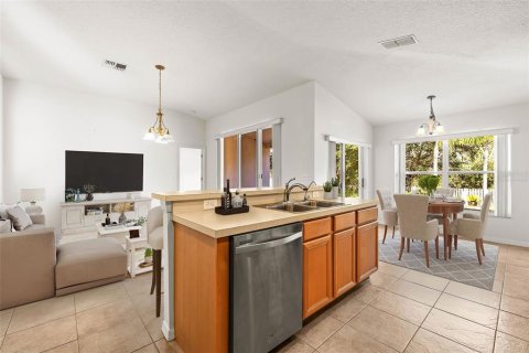House in Land O' Lakes, Florida 4 bedrooms, 188.96 sq.m. № 1557686 - photo 4