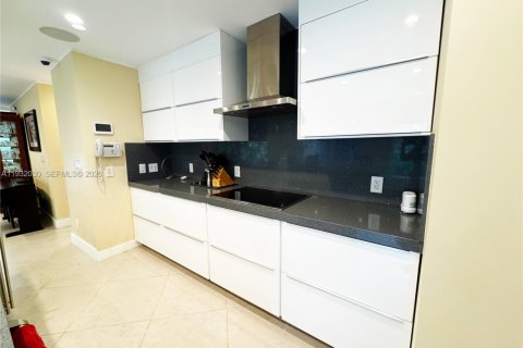 Casa en venta en Pompano Beach, Florida, 3 dormitorios, 236.53 m2 № 2182297 - foto 14