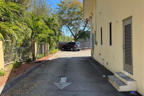 Commercial property in North Miami, Florida № 2240113 - photo 7