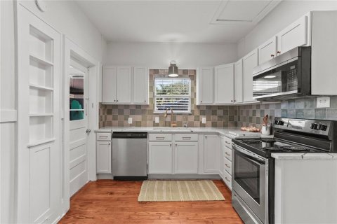 House in Lakeland, Florida 4 bedrooms, 189.61 sq.m. № 1894064 - photo 13