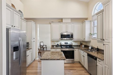 House in Orlando, Florida 4 bedrooms, 261.61 sq.m. № 2225628 - photo 20