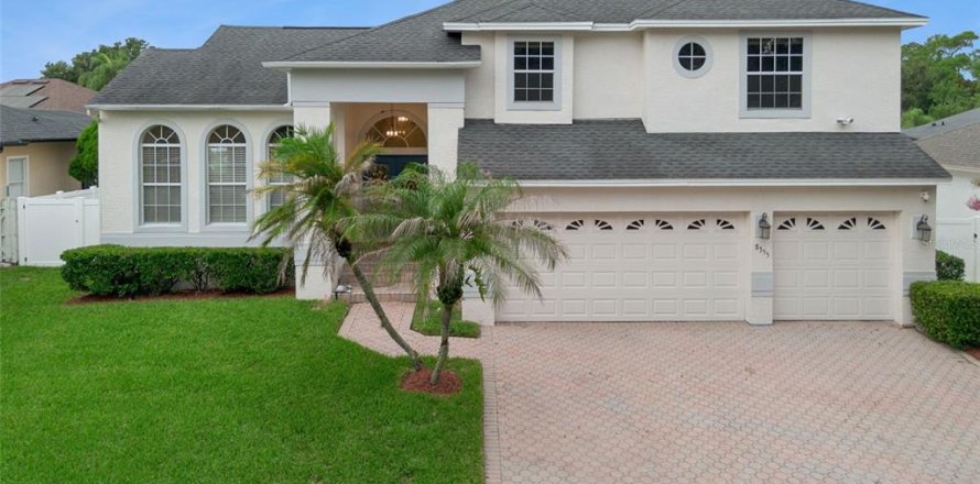House in Orlando, Florida 4 bedrooms, 261.61 sq.m. № 2225628