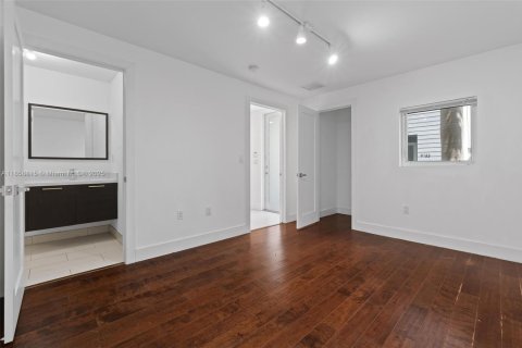 Townhouse in Doral, Florida 4 bedrooms, 223.71 sq.m. № 1888195 - photo 17