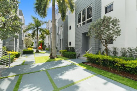 Townhouse in Doral, Florida 4 bedrooms, 223.71 sq.m. № 1888195 - photo 5