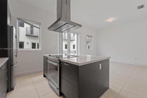 Townhouse in Doral, Florida 4 bedrooms, 223.71 sq.m. № 1888195 - photo 3