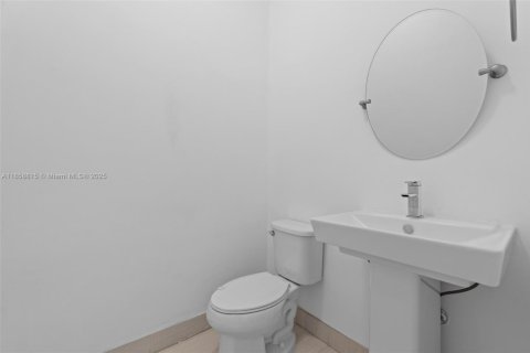 Townhouse in Doral, Florida 4 bedrooms, 223.71 sq.m. № 1888195 - photo 26
