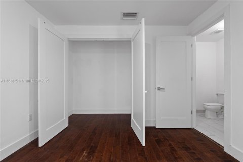 Townhouse in Doral, Florida 4 bedrooms, 223.71 sq.m. № 1888195 - photo 18