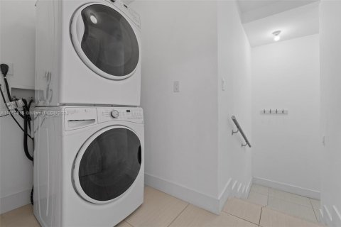 Townhouse in Doral, Florida 4 bedrooms, 223.71 sq.m. № 1888195 - photo 10