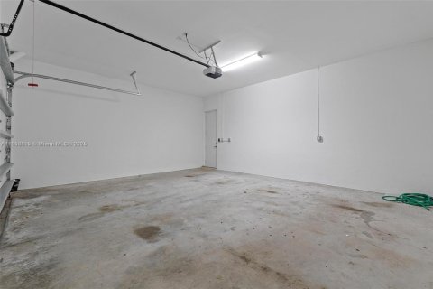 Townhouse in Doral, Florida 4 bedrooms, 223.71 sq.m. № 1888195 - photo 13