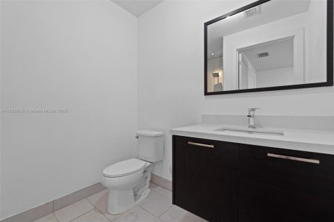 Townhouse in Doral, Florida 4 bedrooms, 223.71 sq.m. № 1888195 - photo 19