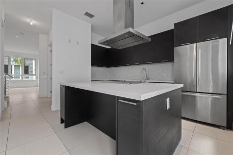 Townhouse in Doral, Florida 4 bedrooms, 223.71 sq.m. № 1888195 - photo 2