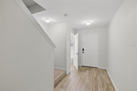 Townhouse in Brandon, Florida 3 bedrooms, 126.53 sq.m. № 2202957 - photo 2