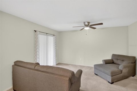 Townhouse in Brandon, Florida 3 bedrooms, 126.53 sq.m. № 2202957 - photo 14