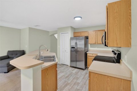 Townhouse in Brandon, Florida 3 bedrooms, 126.53 sq.m. № 2202957 - photo 9