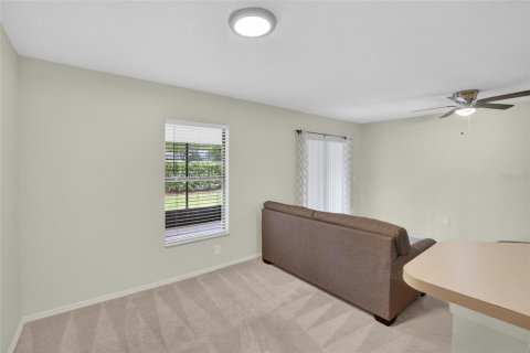 Townhouse in Brandon, Florida 3 bedrooms, 126.53 sq.m. № 2202957 - photo 10