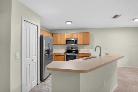 Townhouse in Brandon, Florida 3 bedrooms, 126.53 sq.m. № 2202957 - photo 5