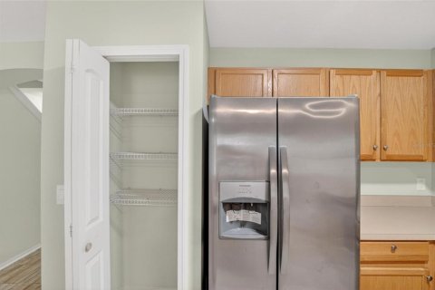 Townhouse in Brandon, Florida 3 bedrooms, 126.53 sq.m. № 2202957 - photo 7