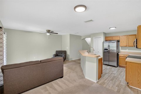 Townhouse in Brandon, Florida 3 bedrooms, 126.53 sq.m. № 2202957 - photo 11