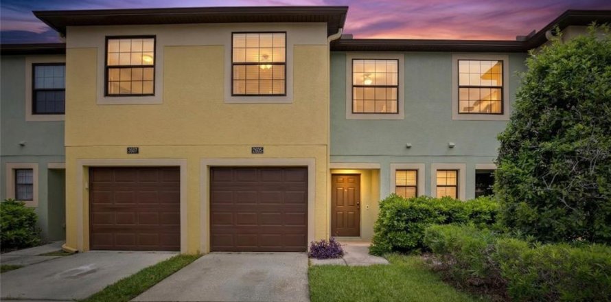 Townhouse in Brandon, Florida 3 bedrooms, 126.53 sq.m. № 2202957
