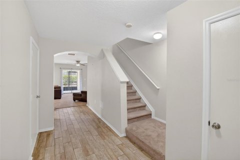 Townhouse in Brandon, Florida 3 bedrooms, 126.53 sq.m. № 2202957 - photo 3