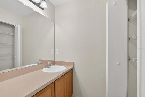Townhouse in Brandon, Florida 3 bedrooms, 126.53 sq.m. № 2202957 - photo 27