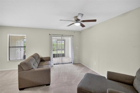 Townhouse in Brandon, Florida 3 bedrooms, 126.53 sq.m. № 2202957 - photo 15