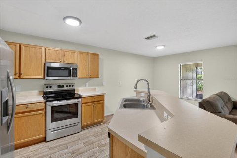 Townhouse in Brandon, Florida 3 bedrooms, 126.53 sq.m. № 2202957 - photo 6