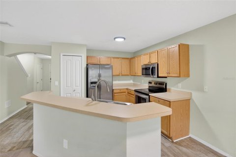 Townhouse in Brandon, Florida 3 bedrooms, 126.53 sq.m. № 2202957 - photo 13