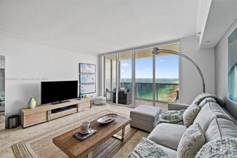 Copropriété à louer à Hallandale Beach, Floride: 1 chambre, 75.34 m2 № 1073949 - photo 1