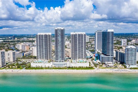 Copropriété à louer à Hallandale Beach, Floride: 1 chambre, 75.34 m2 № 1073949 - photo 24