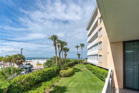 Condominio en alquiler en Saint Pete Beach, Florida, 3 dormitorios, 208.1 m2 № 2205657 - foto 9